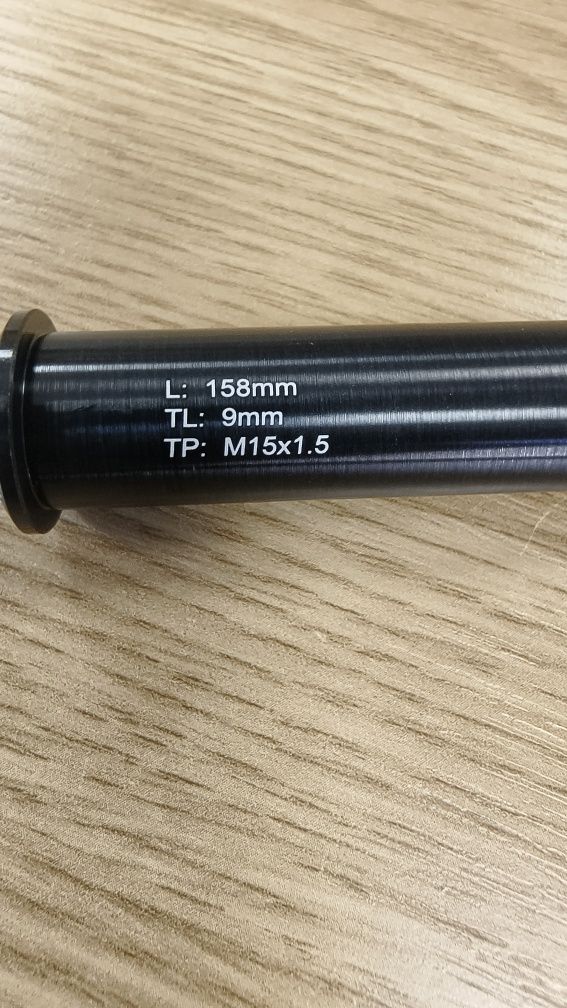 Предна проходна ос за вилка Rock Shox 15 x 110,15х100