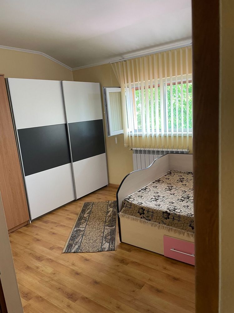 Inchiriez cameră la vilă