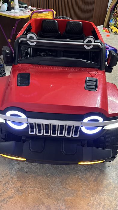 Продам детскую машину 2-х местный