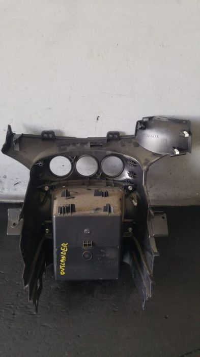 Trim consola rama centrala bord mitsubishi outlander 2 2006-2012 8010a143