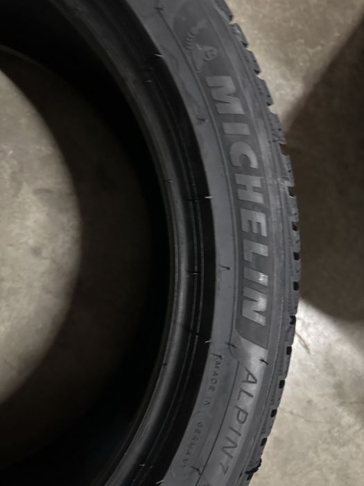 235/45/18  Michelin Alpin 7 Extra Load 2 броя