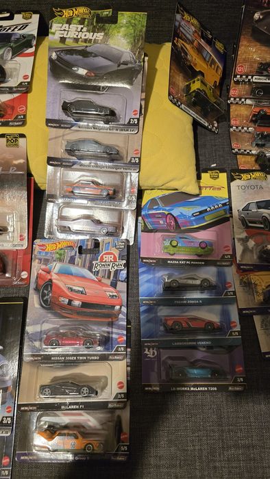 Hotwheels Mainline si Premium (Pachete la preț avantajos)