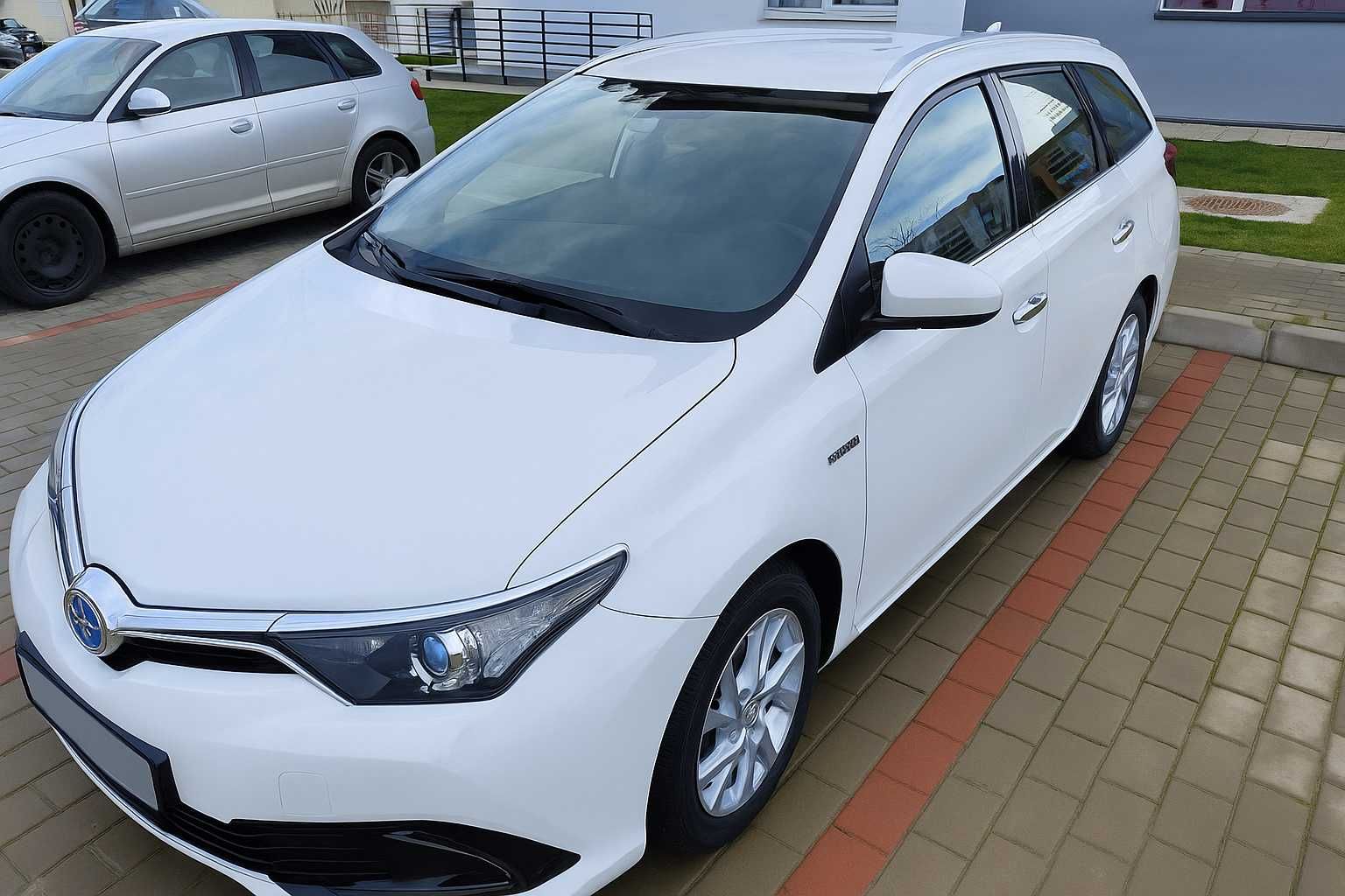 Toyota Auris Hybrid 1.8 VVT-i  2016-Hibrid+Electric+GPL-cutie automată