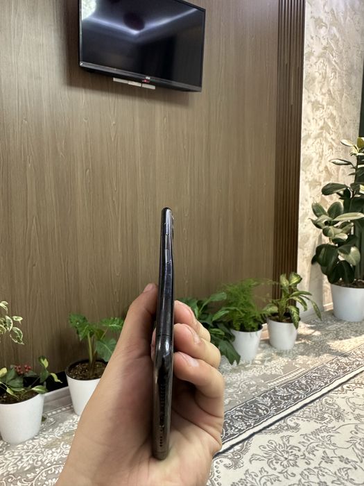 Iphone 11 pro max sotiladi srochna