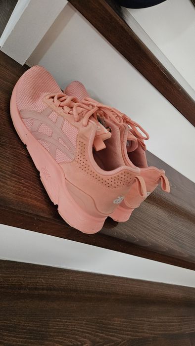 Adidasi Asics roz
