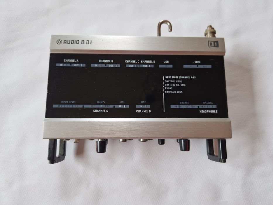 Native Instruments Audio 8 DJ звукова карта