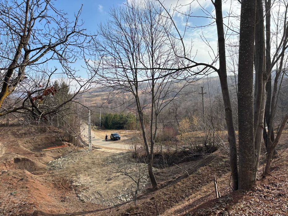 Teren de vanzare la munte