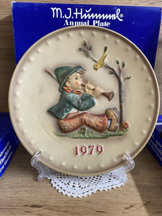 Порцеланови чинии за стена