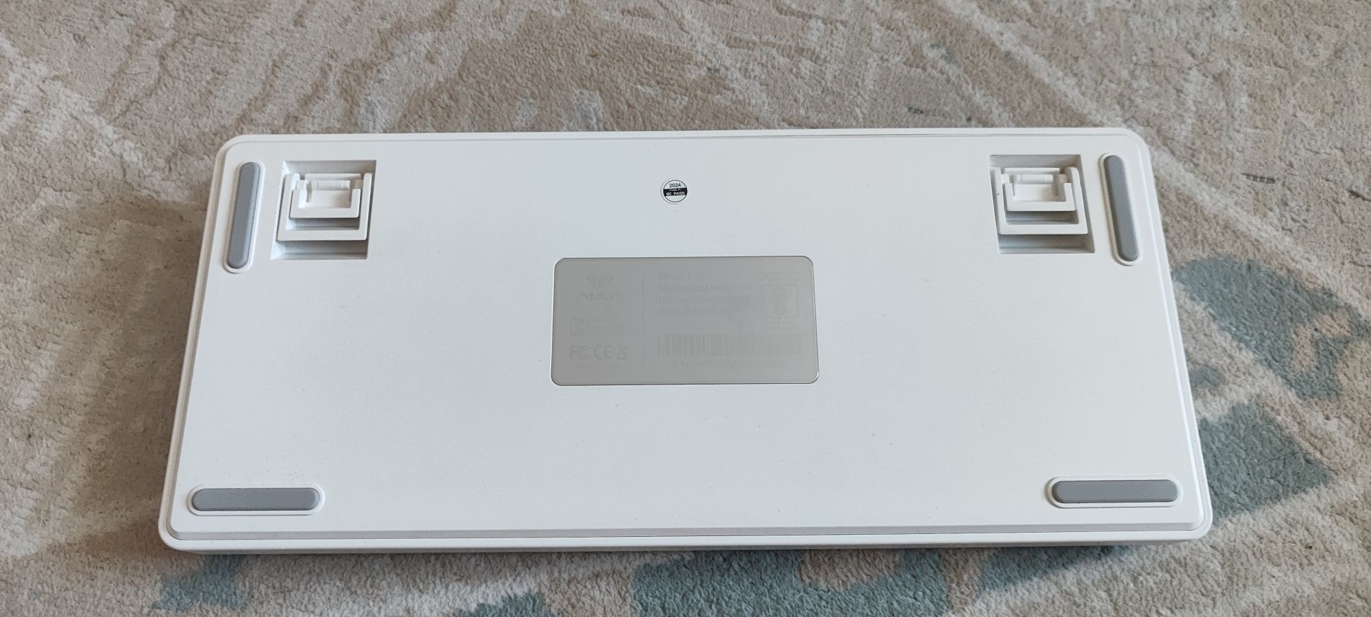 Продам клавиатуру Alua F75