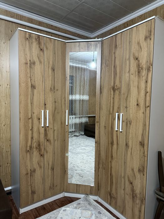 Продам угловой шкаф