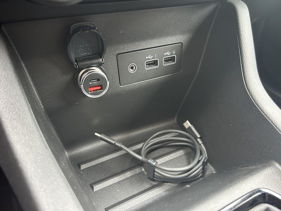 Incărcător auto fast charge super slim