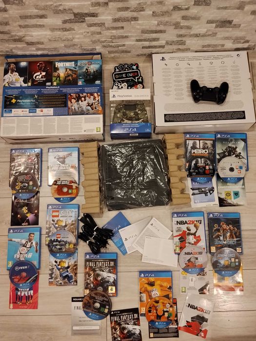 Ps4 Playstation4 IMPECABIL foarte putin folosit, doua manete si jocuri