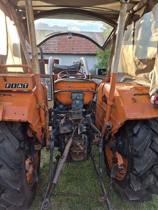 Tractor Fiat cu încărcător frontal