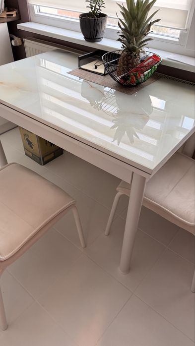 Трапезна маса с 4x Стола