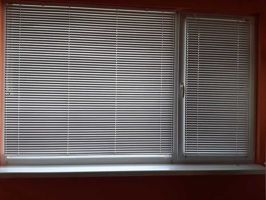 Хоризонтални алуминиеви щори + PVC прозореца