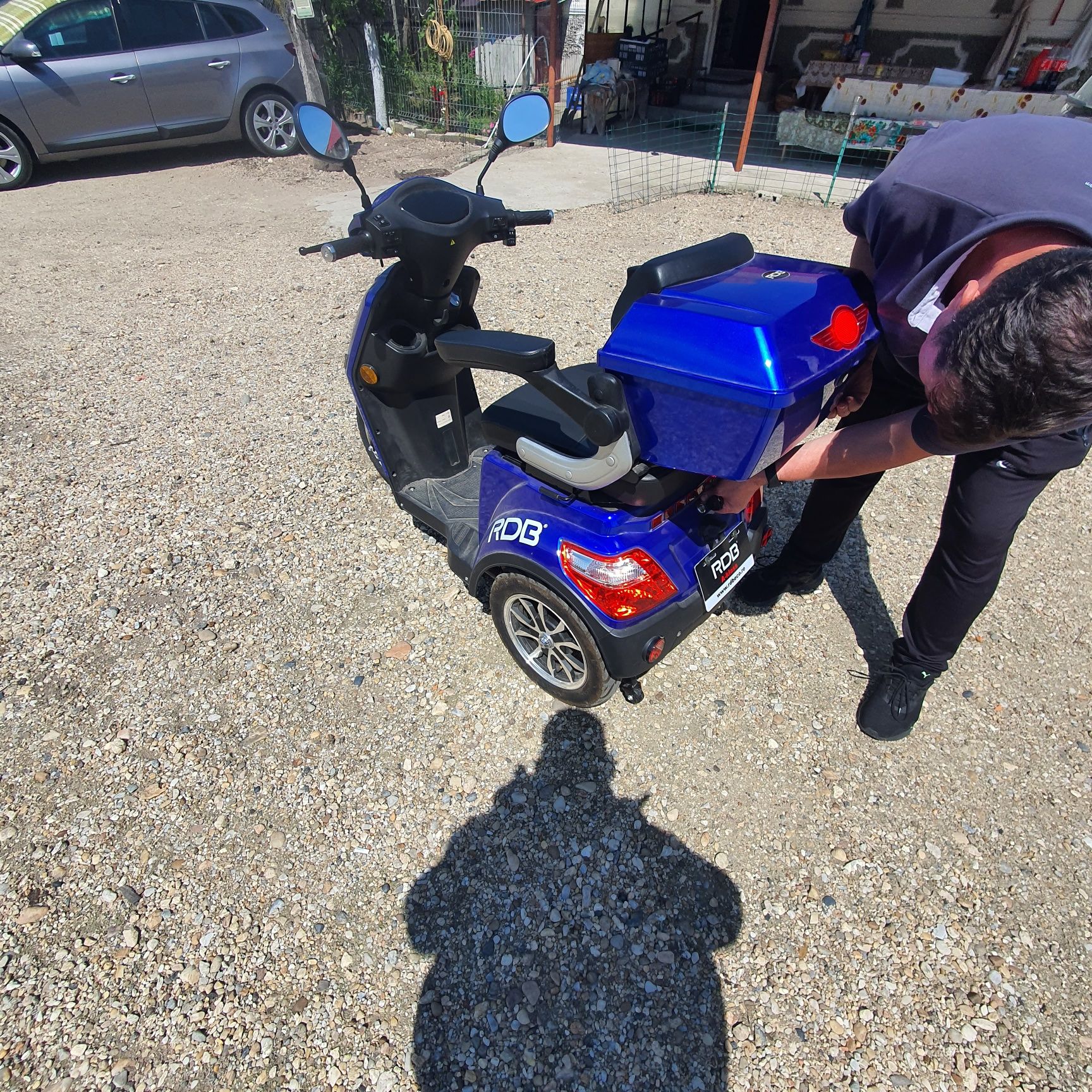 Scuter electric pentru persoane cu handicap