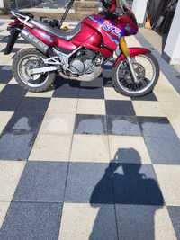 Motocicleta Kawasaki KLE 500 Twin