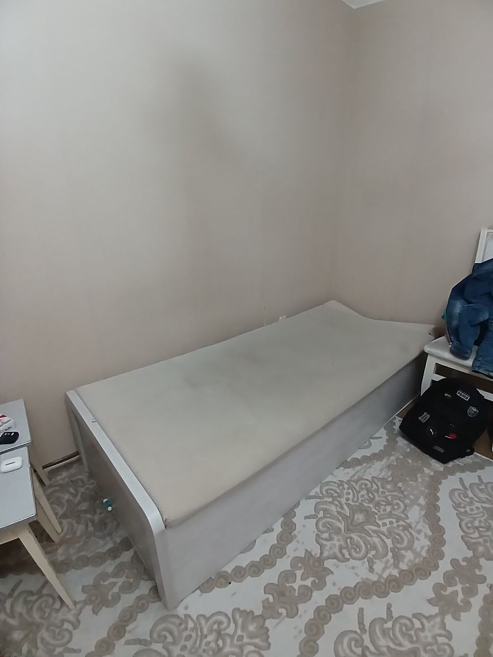 продам матрас, кровать и стол