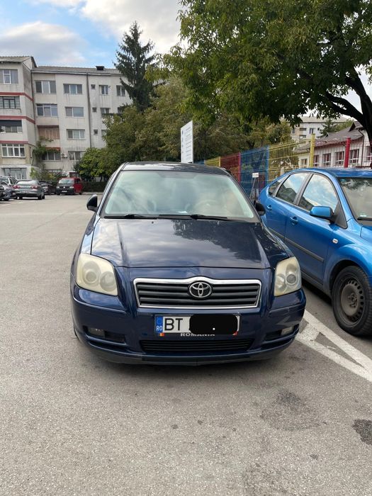 Vind Toyota Avensis (avariată partea stânga)