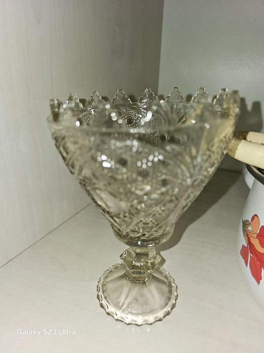 Продам посуду,недорого,казан,тарелки, чайник,хрусталь,сковорода