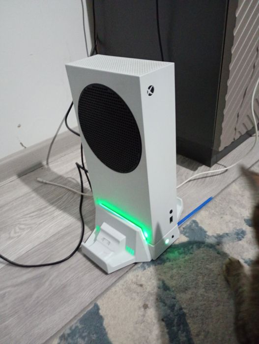 Xbox Series S с играми и подставкой