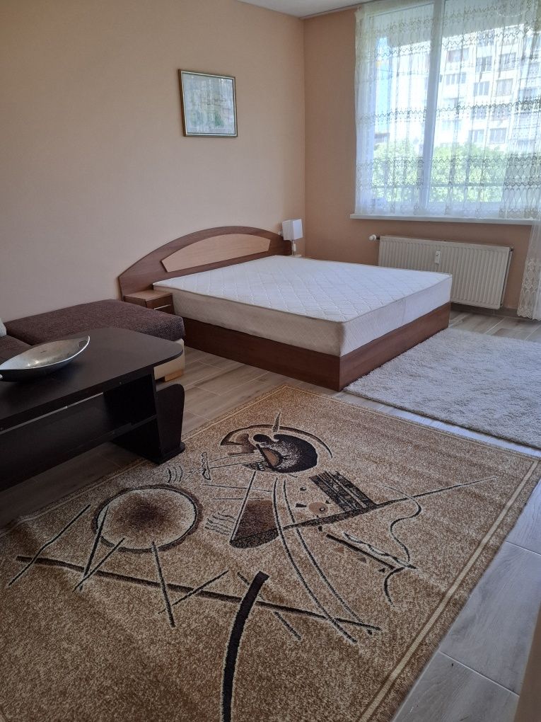 Двустаен, напълно реновиран, 54м/кв, Дружба 1, два балкона, до езерото