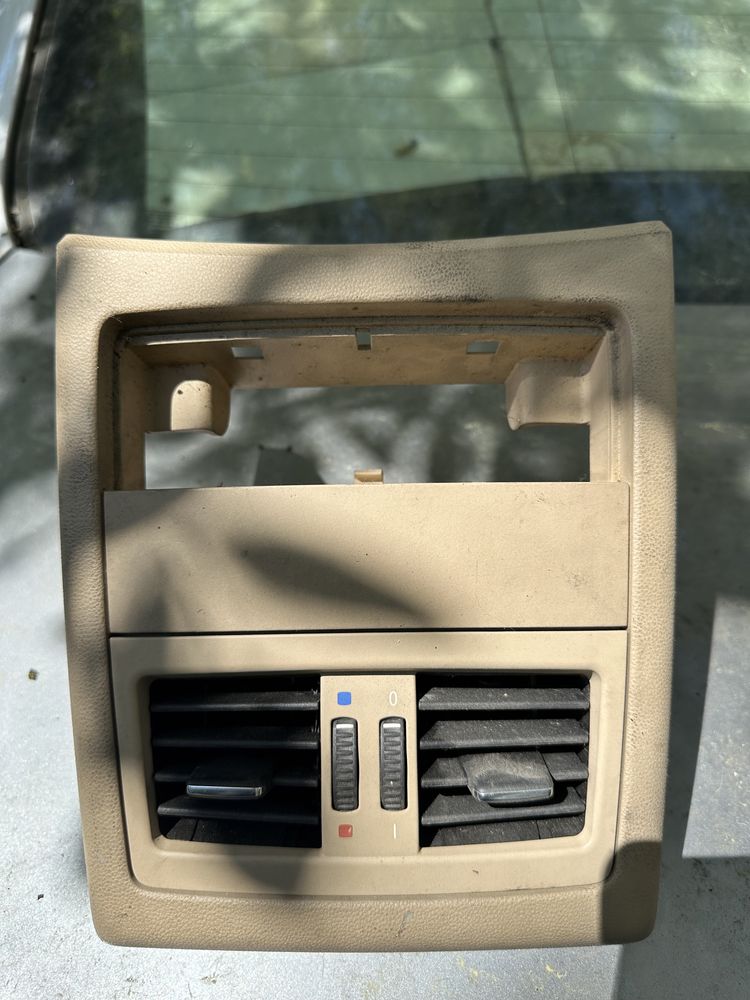 Grile aerisiri/ventilație consola centrală/ cotiera BMW e90