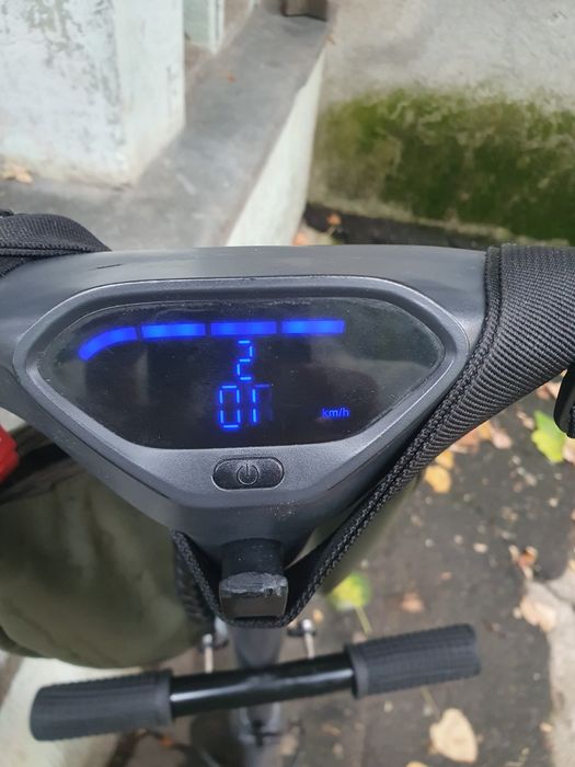 Vând trotineta Reid plus trotineta se prezintă ok fuge 27 30km h