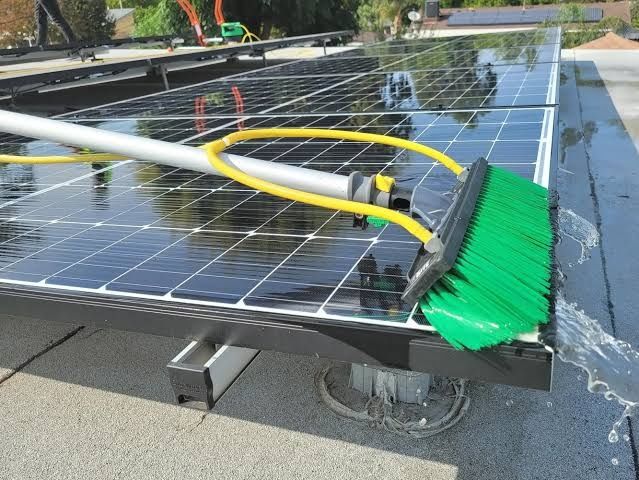 Servicii se curatenie Curățare panouri fotovoltaice