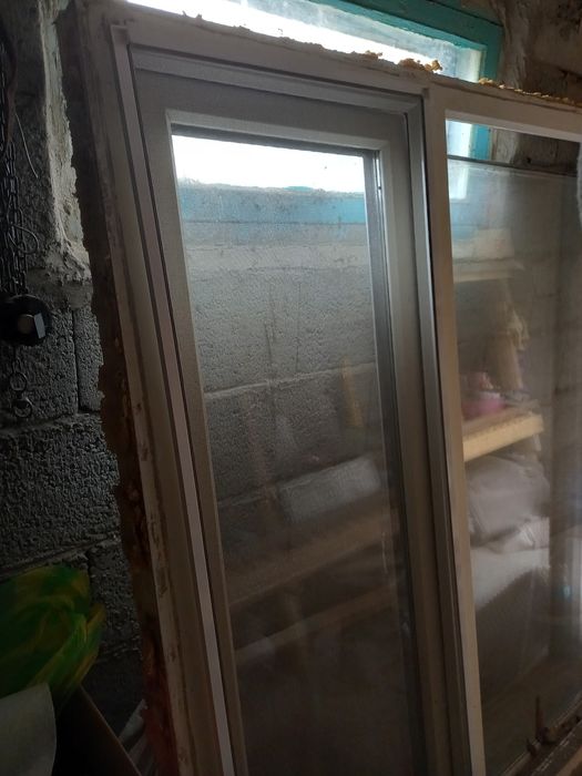 Продаю окно с сеткой