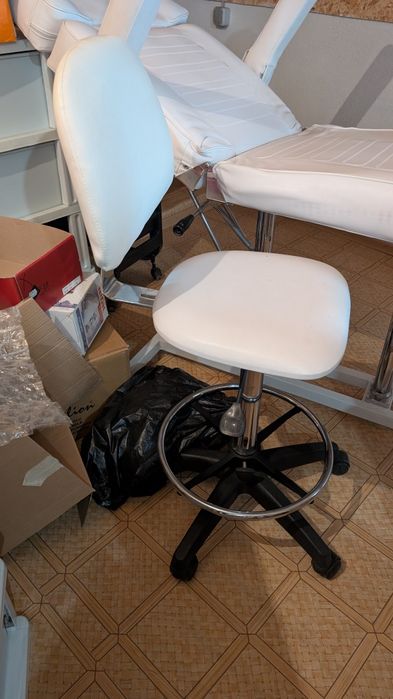 Козметичен стол с табуретка
