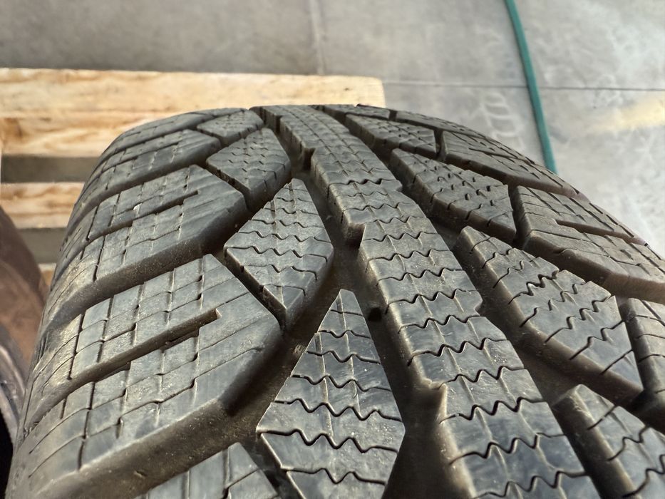 4бр. КАТО НОВИ Зимни Гуми 175/65R/15 -SEMPERIT- DOT:2623- 7.0мм+6.7мм
