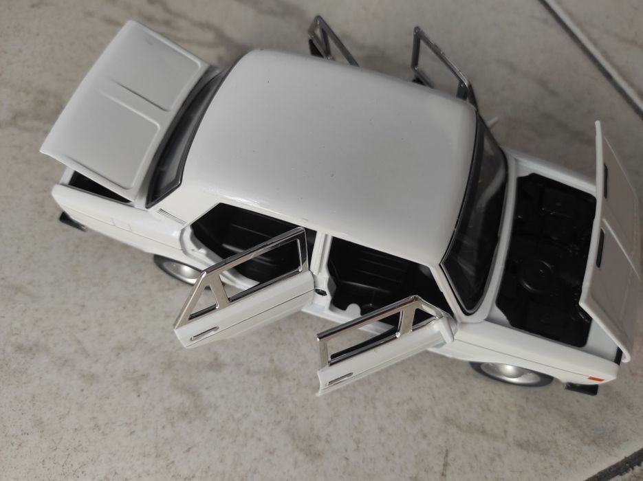 1/24 ЛАДА 2106 модел на автомобил