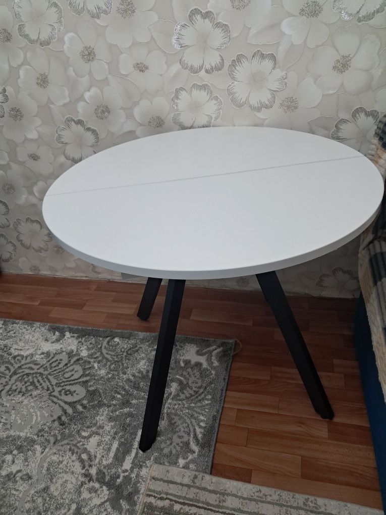 Продам стол круглый