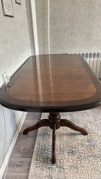 Продаются стол гостинный