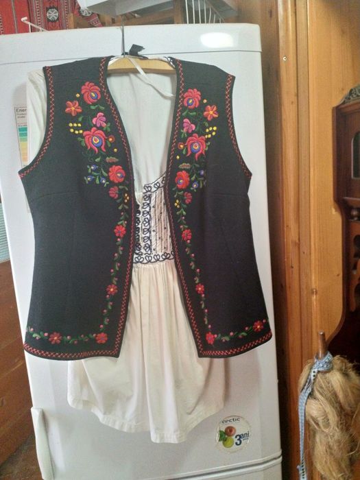 Costum țărănesc tradițional.