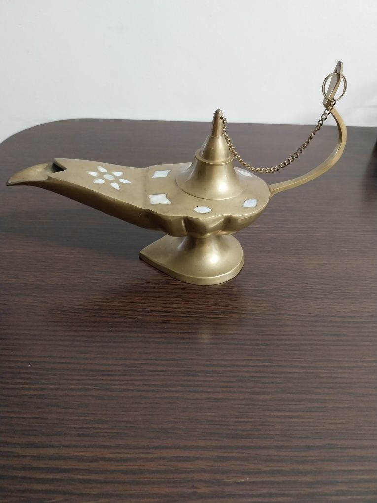 Lampa orientală, bronz