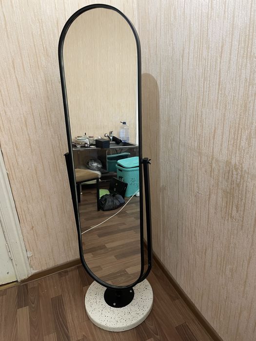 Зеркало стоячий