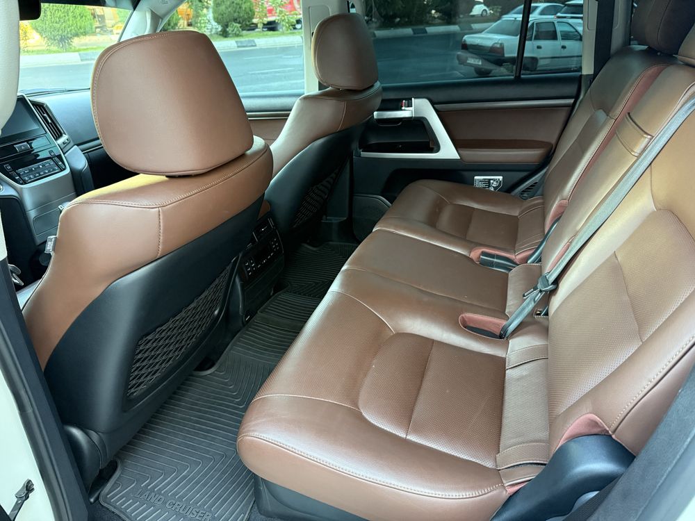 Toyota Land Cruiser 200 4.6 V8 full