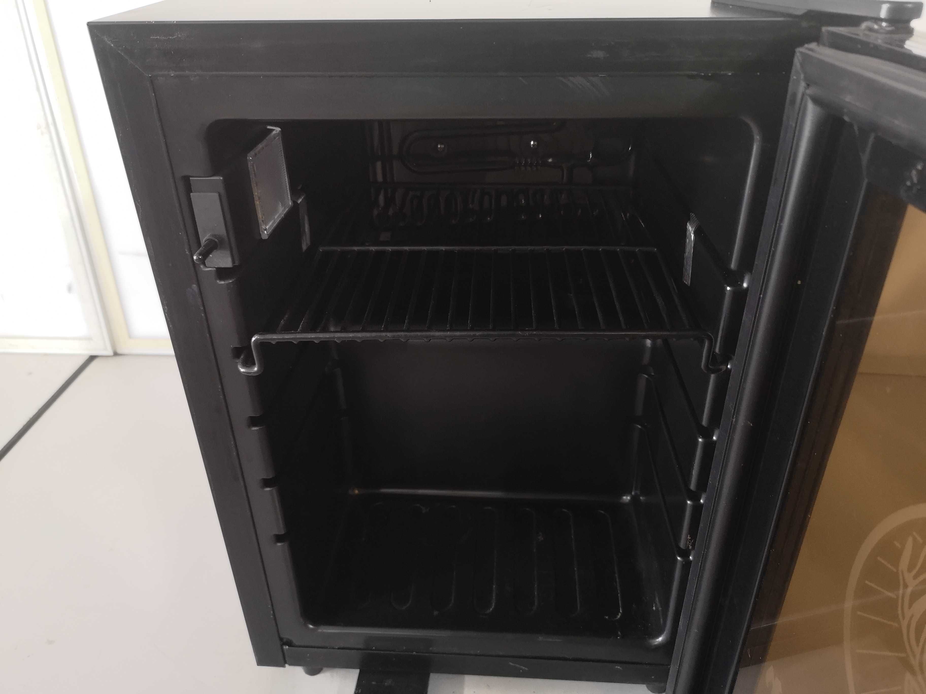 Хладилник - COUNTERTOP SC21 80w