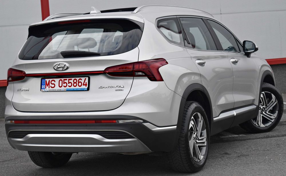 Hyundai Santa Fe~HTRAC~2021~Trapa~Facelift~Distronict~Keyless~4x4~GAR