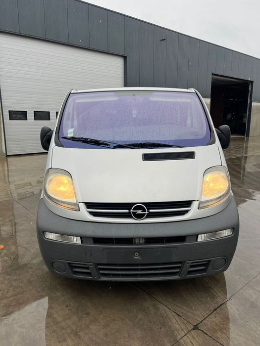 Opel Vivaro Maxi 2004 2.5