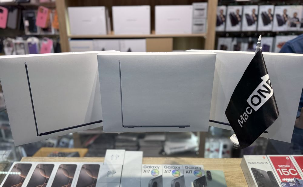 Macbook air 13-inch M4 16/256GB 900$