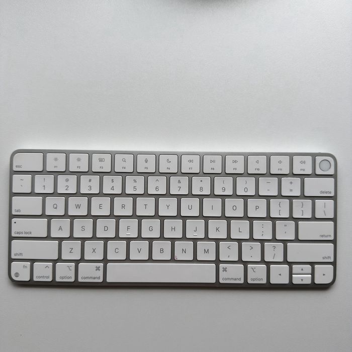 Tastatura Apple Magic Touch ID Qwerty ca noua