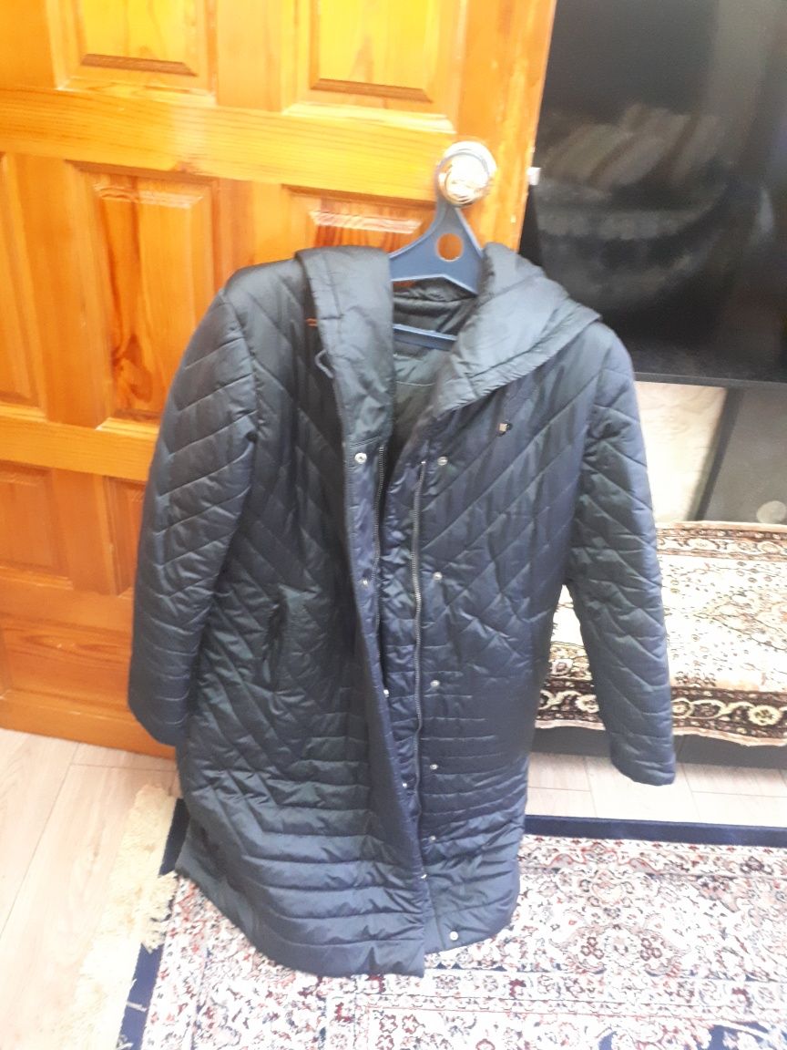 Продам женскую куртку б/у