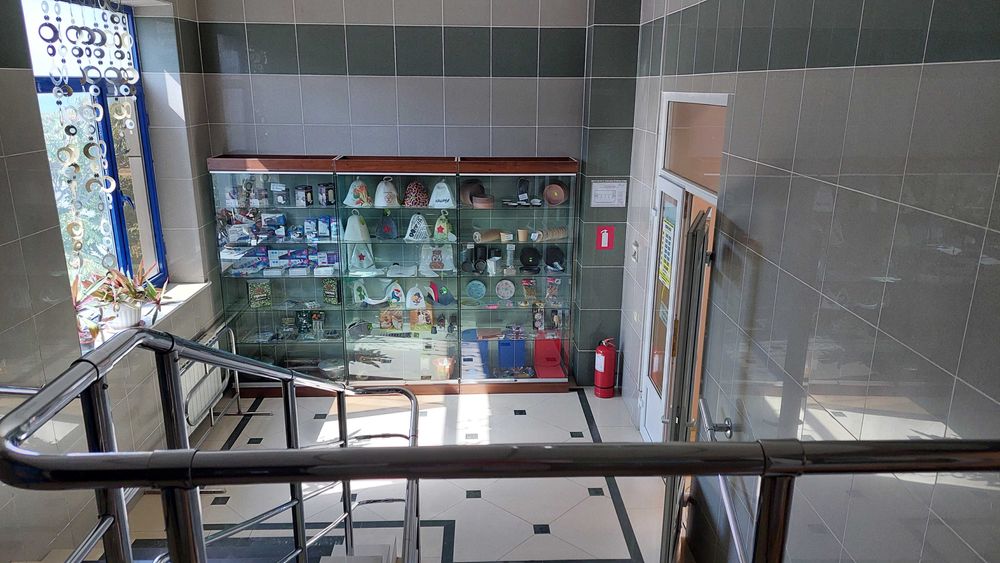 Сдам в аренду площадь в торговом центре 2 м/кв с выставочной витриной