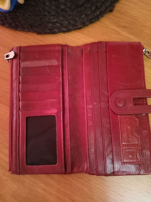 Дамско портмоне естествена кожа и несесери