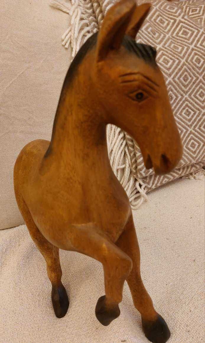 Figurina (cal sculptat) din lemn pretios de par 31 cm x 24 cm intacta