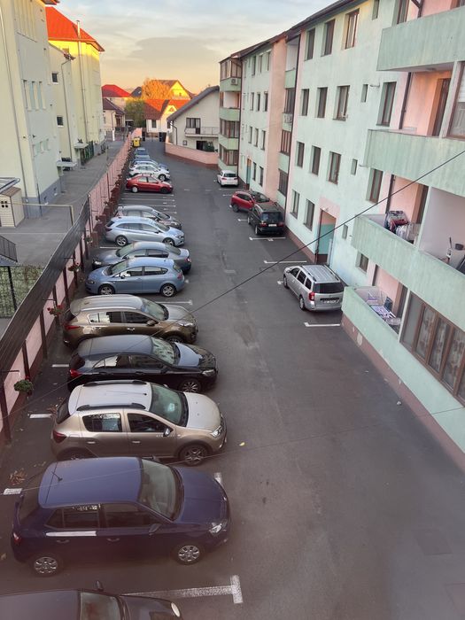 Proprietar ofer Ap 2 camere cu loc de parcare