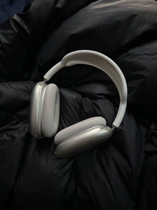 AirPods Max серебристые